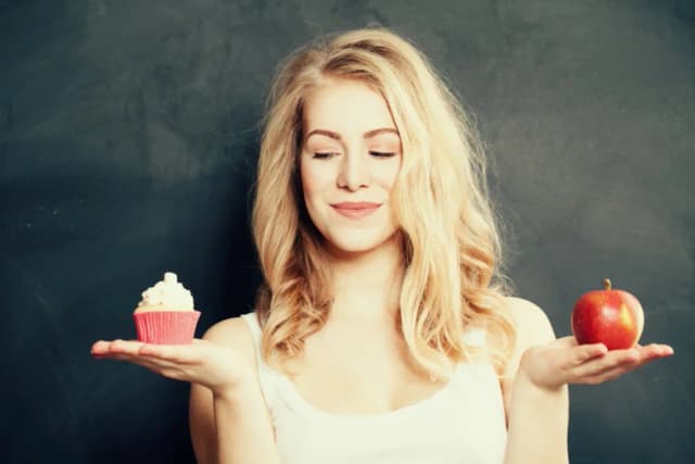Czego nie jeść aby mieć ładną cerę? Unikaj tych szkodliwych produktów Czego nie jeść aby mieć ładną cerę? Unikaj tych szkodliwych produktów